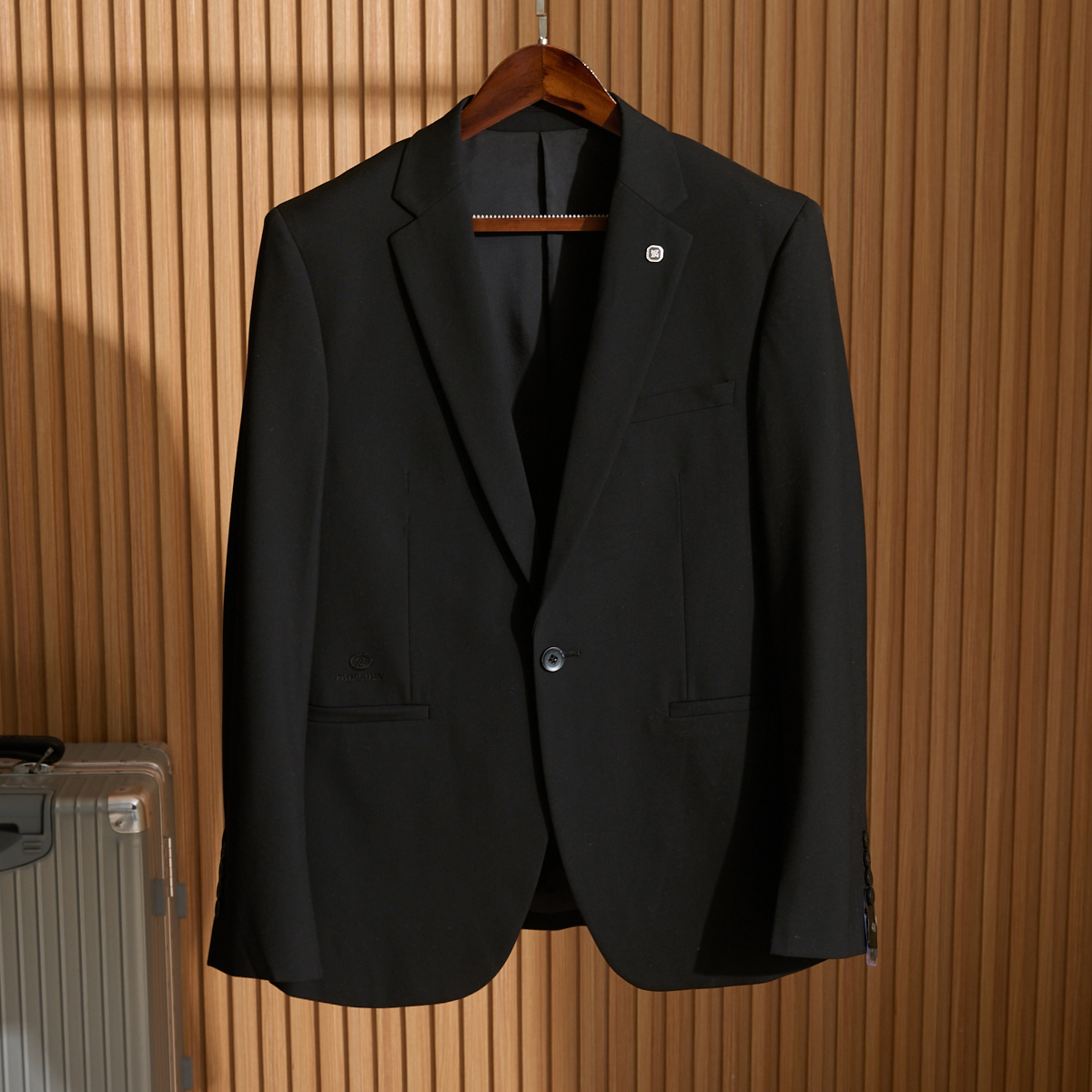 轻奢线！高级定制面料！抗皱有型！男士商务休闲经典黑色西服西装