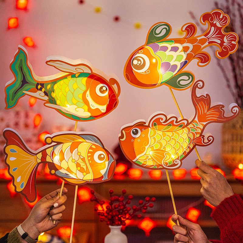 2024新款新年装饰元旦非遗国潮龙年灯笼手工diy儿童手提发光鱼灯