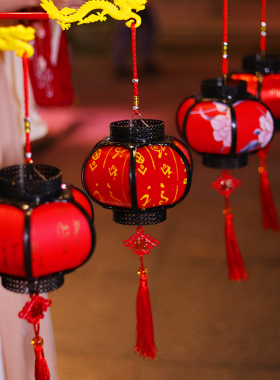 中式福字元宵红灯笼挂饰儿童手提发光小花灯古风2026宫灯手工diy
