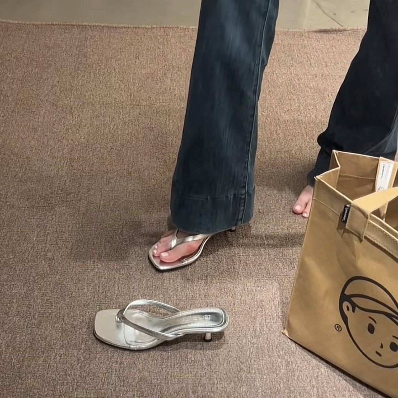 羊皮版！法式银色人字拖女外穿时尚小猫跟气质夹脚海边沙滩防滑凉,女鞋,人字拖,淘宝优惠券,粉丝福利购,淘宝优惠卷