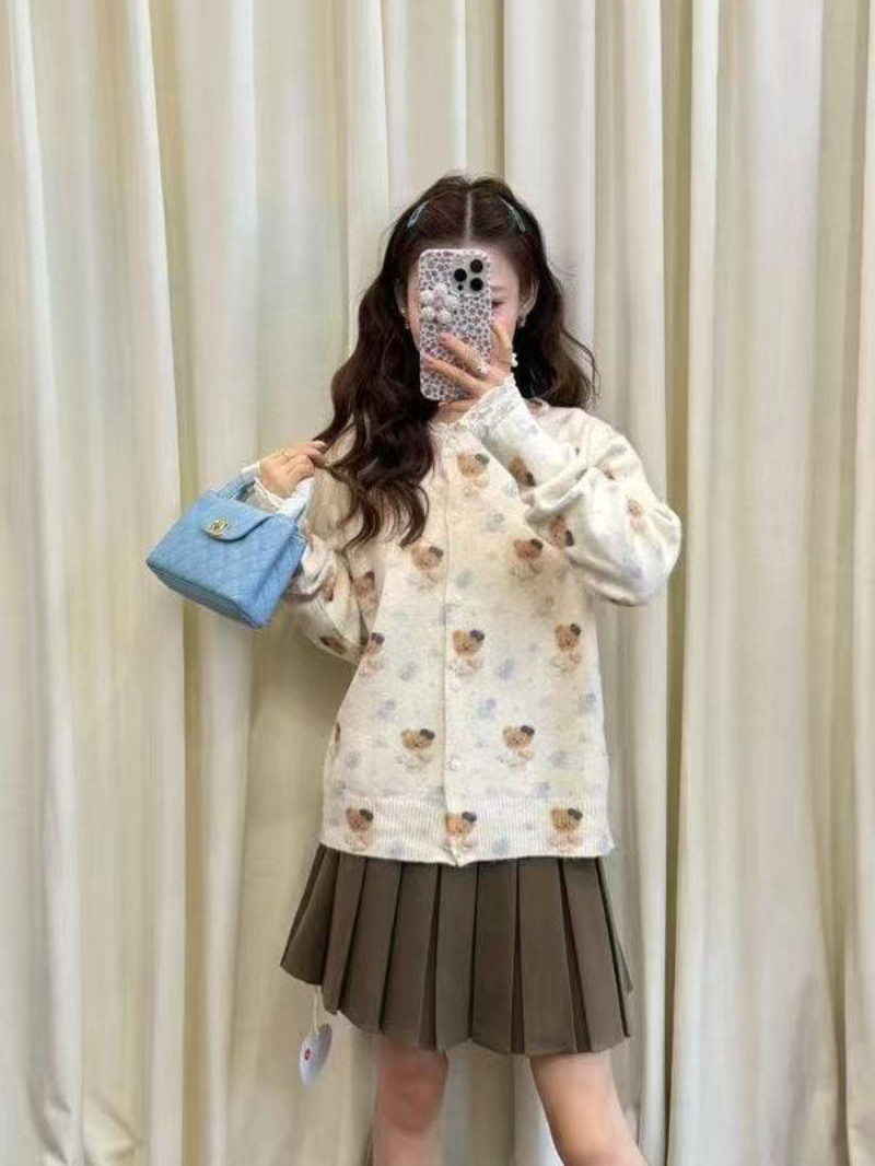 2026秋季韩系甜美小熊印花圆领薄款针织开衫女温柔风显瘦毛衣外套