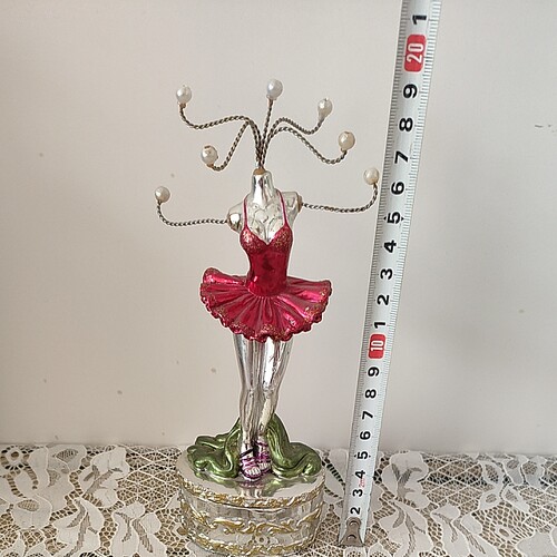 树脂衣架首饰架实物如图，瑕疵介意勿拍