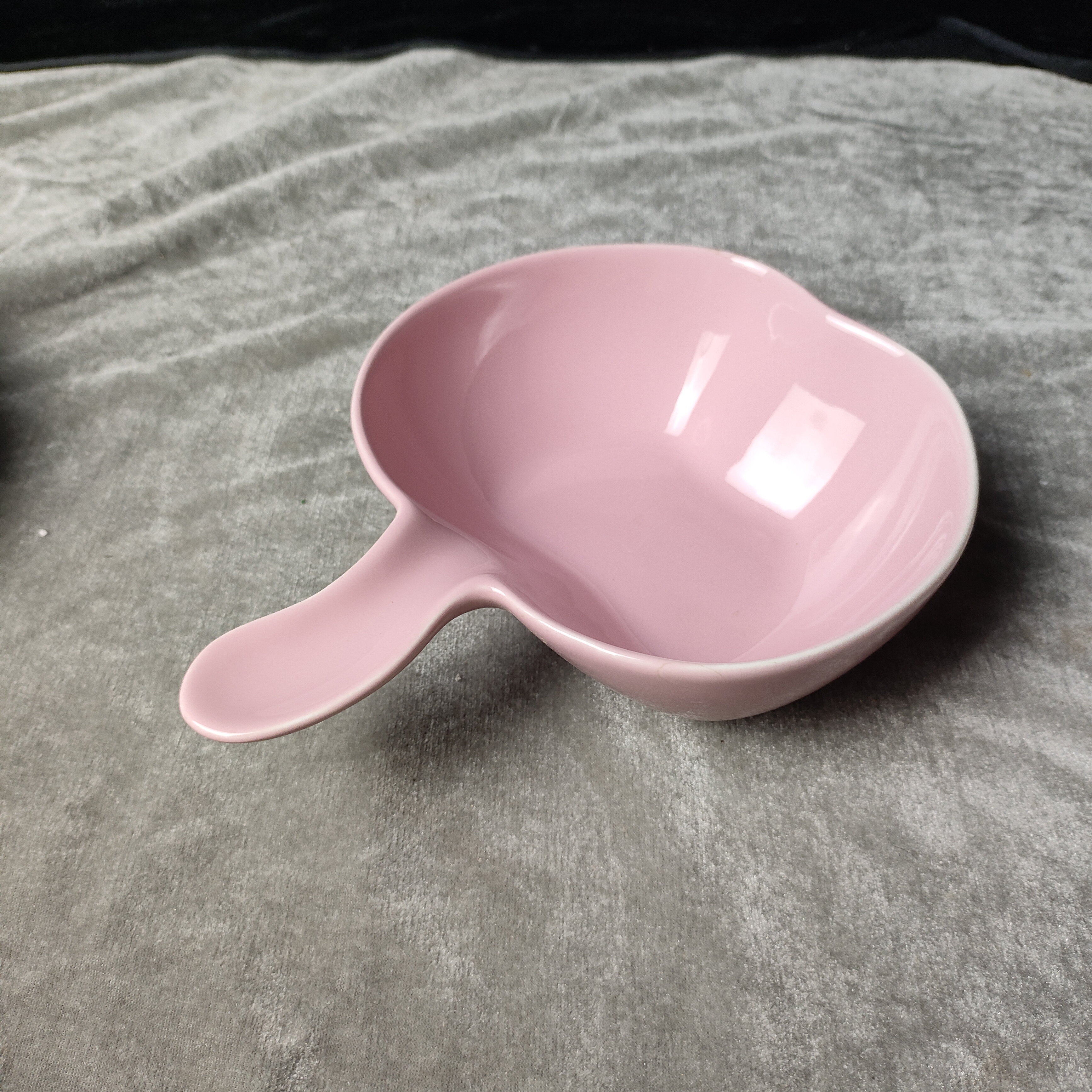 单柄苹果深碗盘，实物如图，微瑕介意勿拍满20包邮