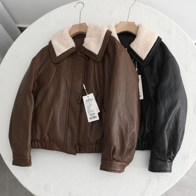 伊家~2025秋冬新款仿羊羔毛领90白鸭绒PU皮衣休闲宽松羽绒短外套