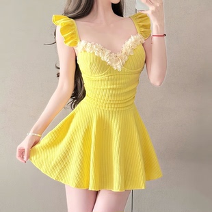 泳衣女2025新款 小胸聚拢遮肚显瘦绝美泡温泉 奶黄色高级感连体裙式