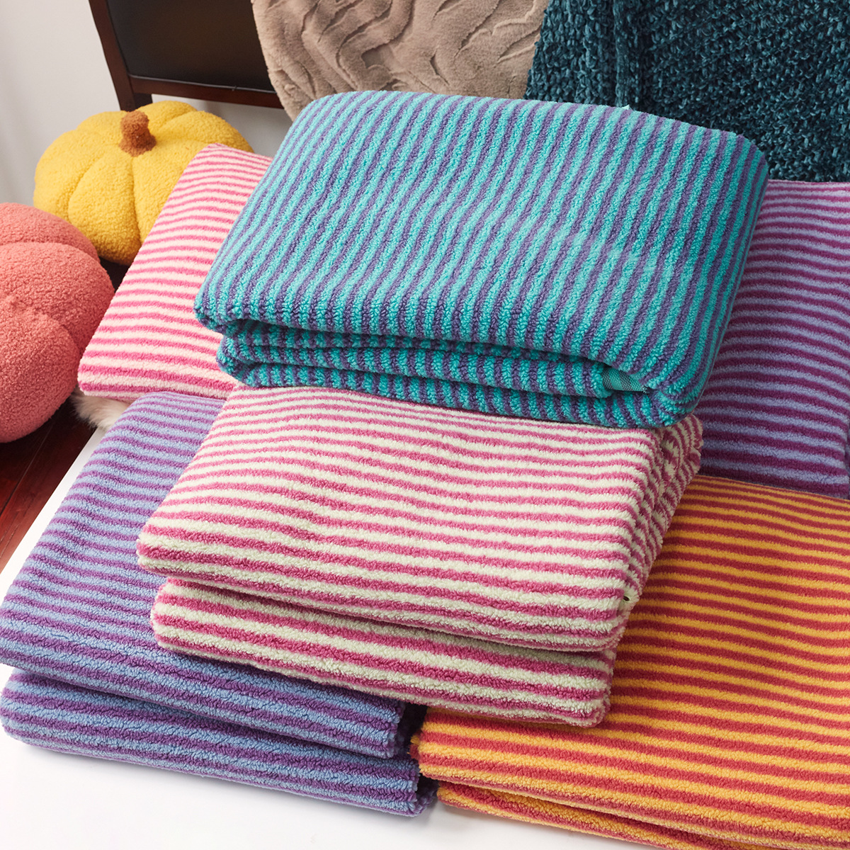 邮选430gsm麦穗西瓜条厂家现货提花条纹面料服装抱枕服装全涤染色