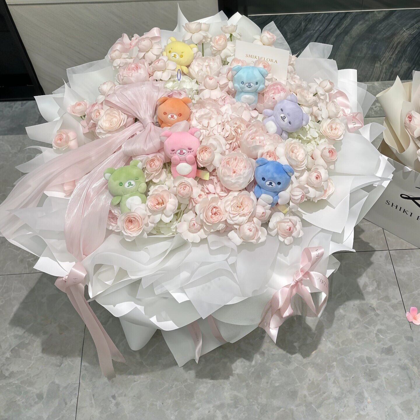 玩偶玫瑰花束同城速递送女友