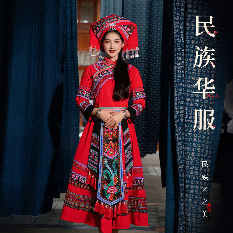高档新款壮族服装成人女图片