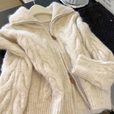 慵懒风短款高领拉链毛衣