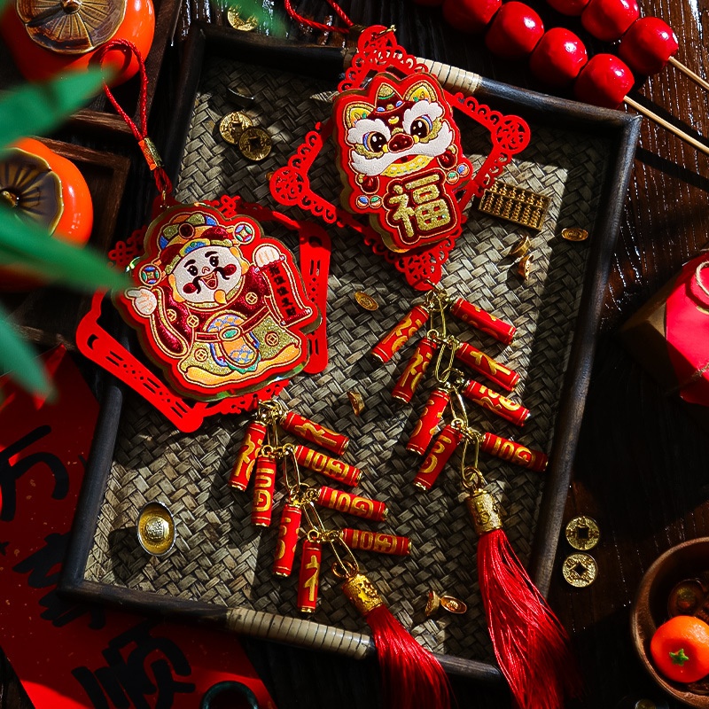 新年挂件2026马年鞭炮挂串家用客厅布置过年春节醒狮毛毡财神挂饰