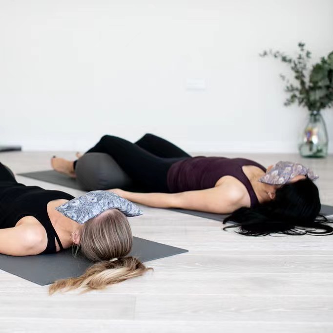 瑜伽眼枕去除黑眼圈压眼润眼枕薰衣草决明子眼罩艾扬格休息术辅具