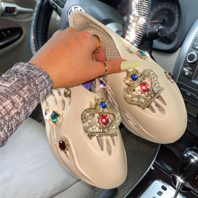 2022 summer flat sandals beach shoes women包头洞洞鞋女士凉鞋
