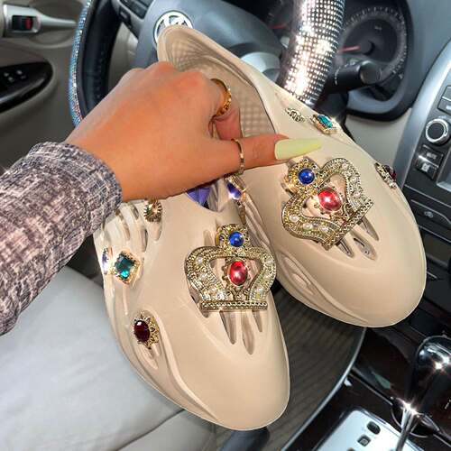 2022 summer flat sandals beach shoes women包头洞洞鞋女士凉鞋