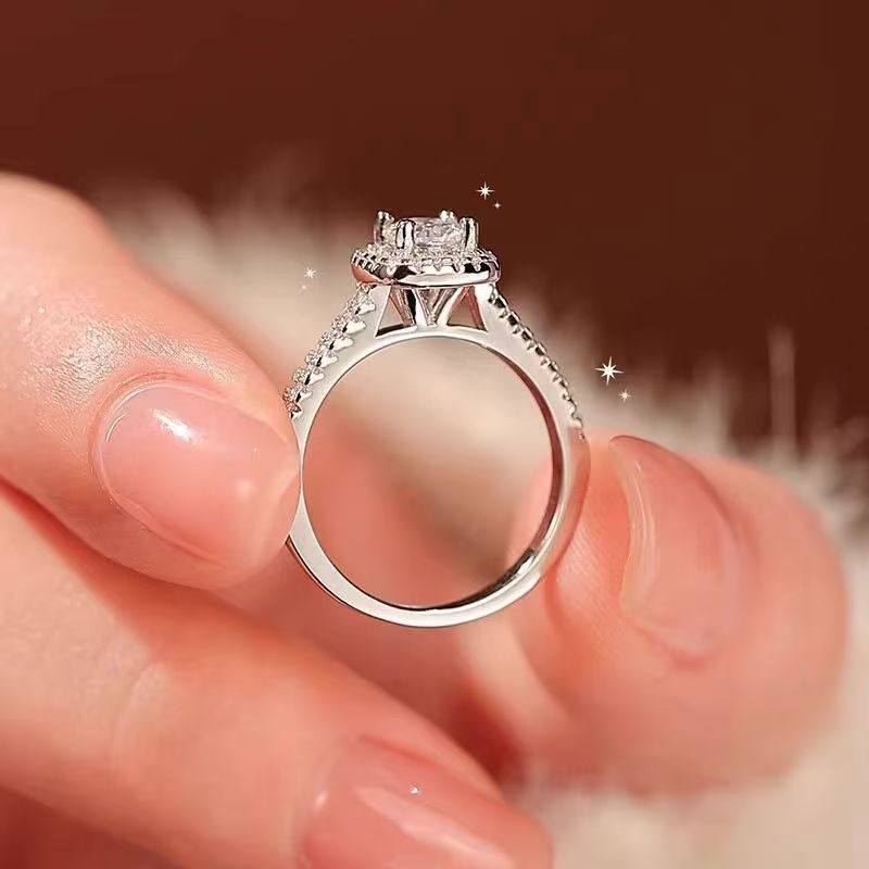 胖东来小方糖同款1克拉求婚钻戒