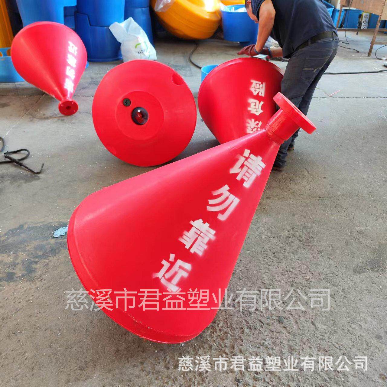 定制海洋水上乐园插旗圆锥形浮标 配40公分浮球串联隔离安全区域