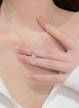 S999纯银白玉髓蝴蝶平安扣项链女
