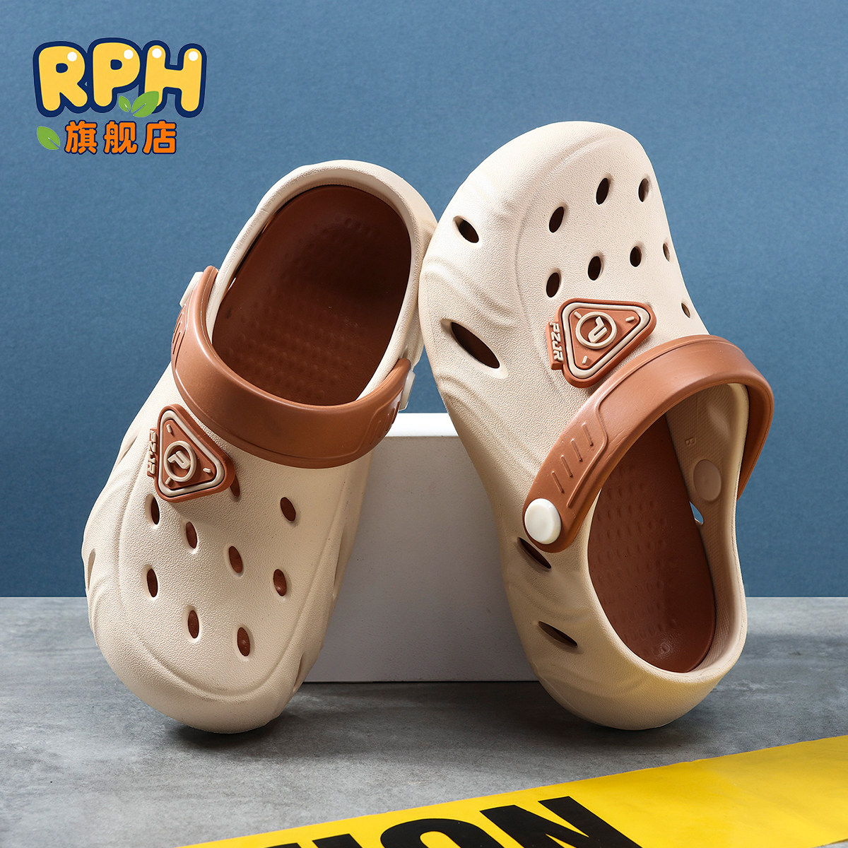 儿童洞洞鞋男童2026夏季透气软底防滑包头沙滩鞋女孩凉拖鞋中大童