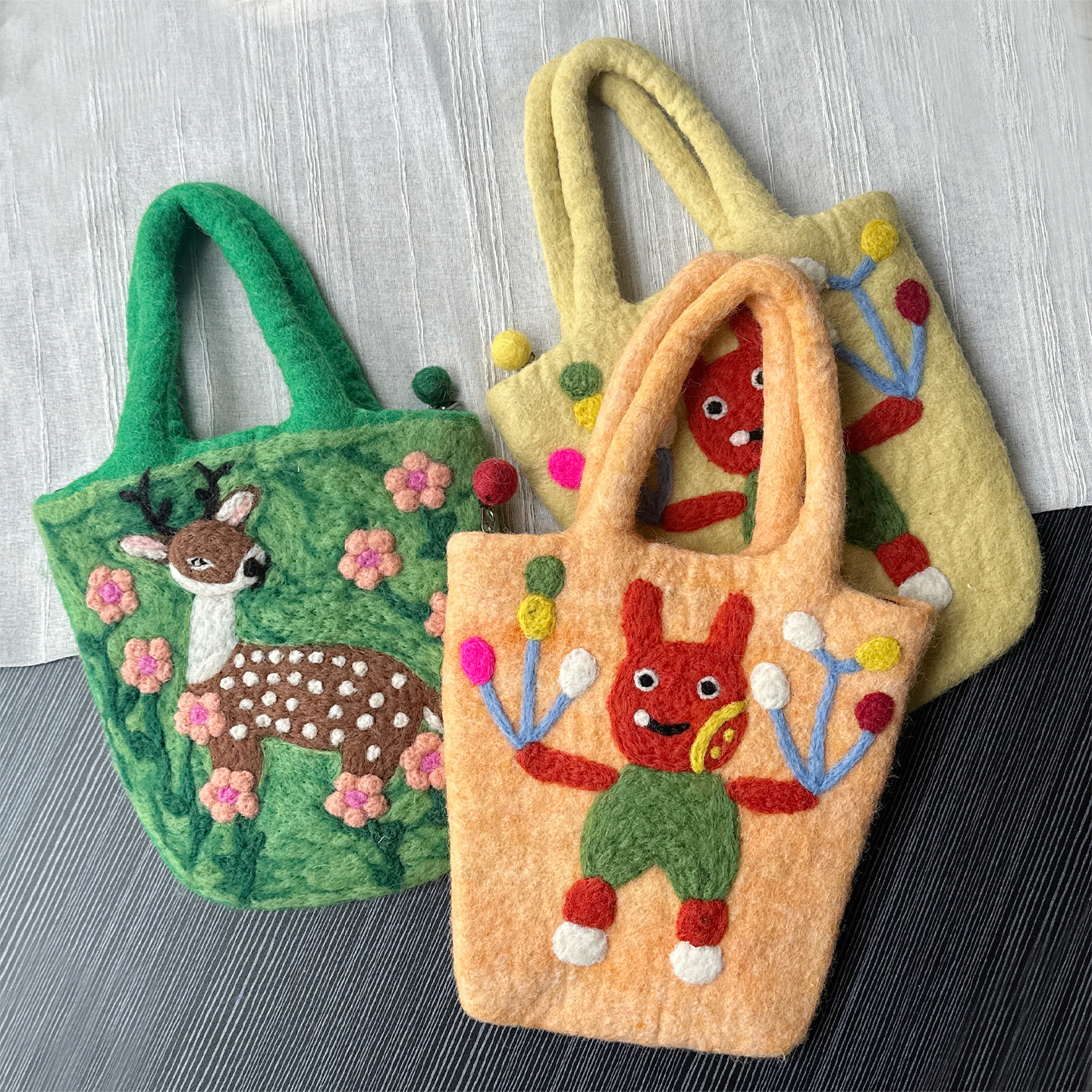 尼泊尔手工羊毛毡小狗刺绣手提包