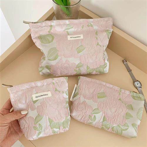 新款小清新刺绣花朵化妆包新品大容量便携护肤品收纳袋旅行洗漱包