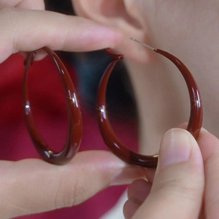 复古素圈安可拉红色圈圈耳环轻奢高级感大耳圈女适合方圆脸的耳饰