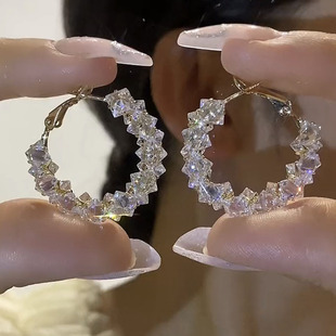 独特水晶耳圈显脸小耳钉小众设计感高级冷性风耳饰百搭时尚耳环女