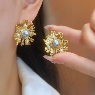 金属感太阳花轻奢耳钉气质洋气小珍珠耳环2026年新款爆款耳饰时尚