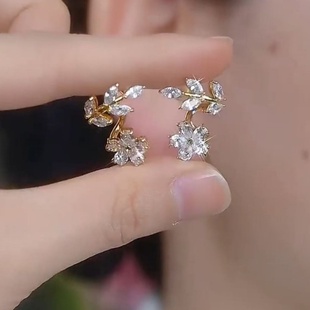 纯银针锆石树叶花朵耳钉高级感精巧设计耳饰2026新款网红爆款耳环