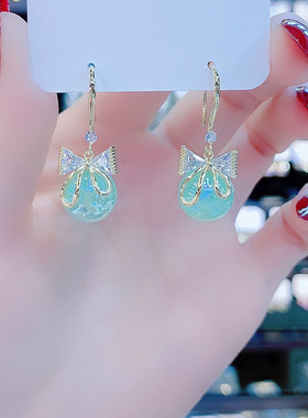 绿色人鱼姬珍珠耳环2025年新款韩国蝴蝶结耳饰高级感轻奢圆球耳坠