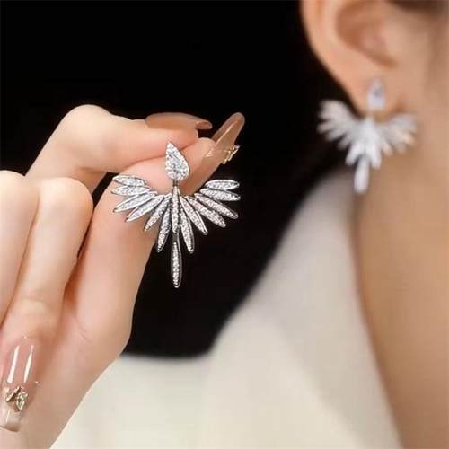 一款两戴锆石天使之翼羽毛耳环潮