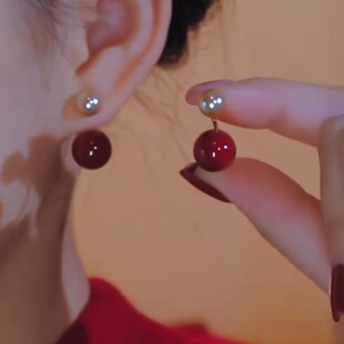 一款两戴大小珍珠耳环女新款高级感银针耳钉秋冬百搭撞色耳饰简约