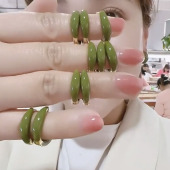 绿色滴油耳环气质耳圈耳扣高级感耳钉小众设计2025年新款 洋气耳饰