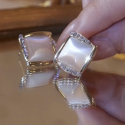 四方来财耳钉女高级感猫眼石耳环