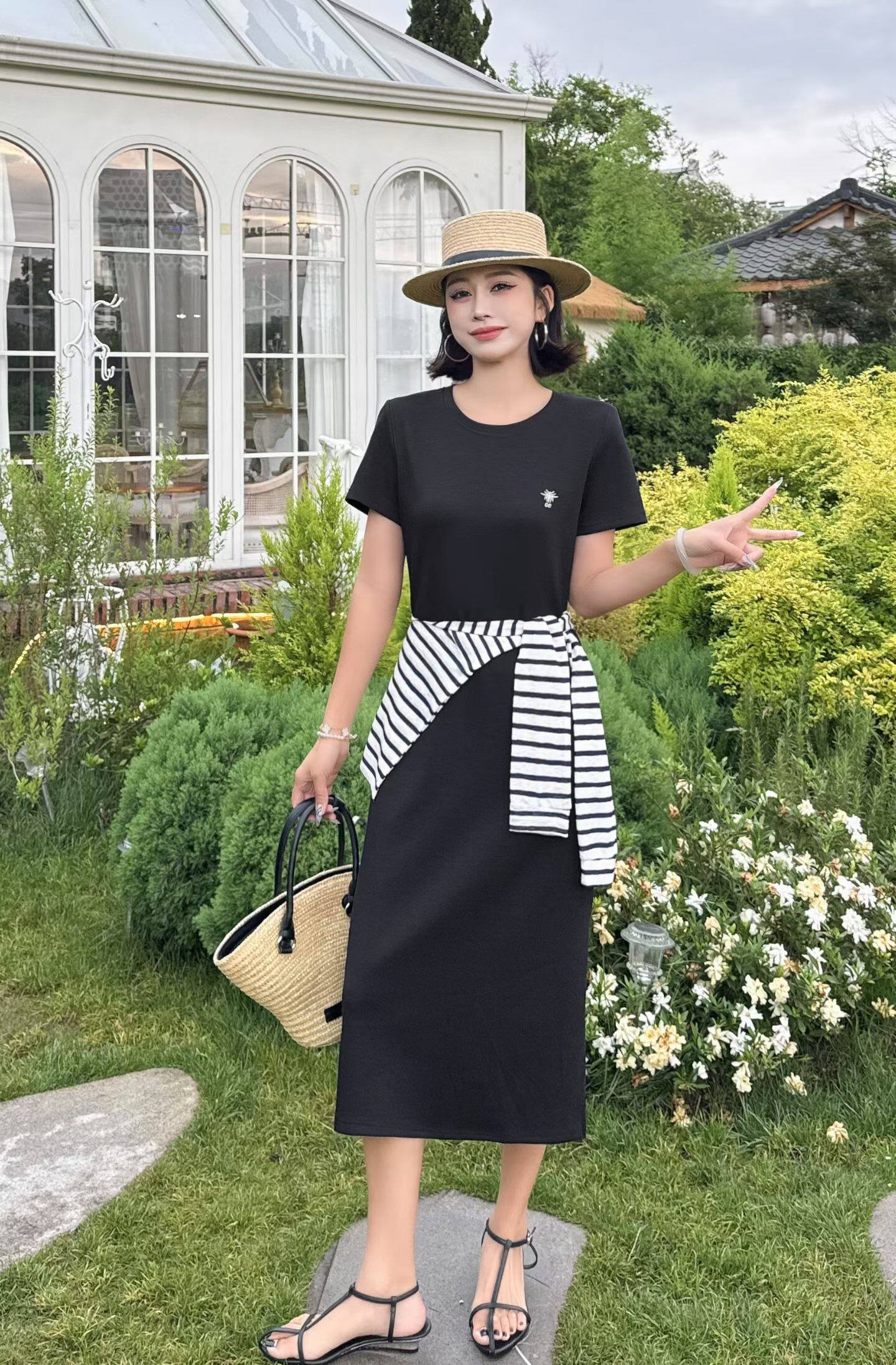 2026依歌贝诺夏季新款女装藏青色连衣裙简约风格宽松版型显瘦