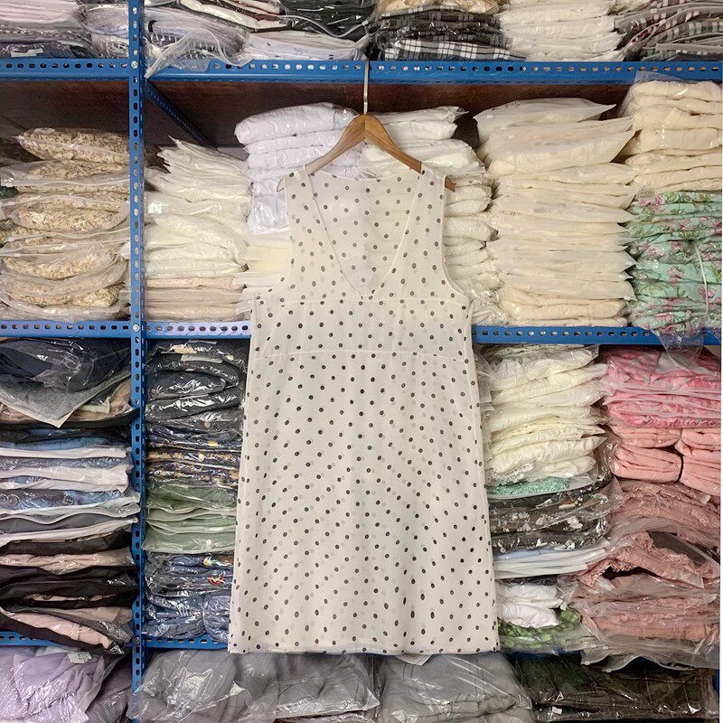 初秋穿搭高级感屁帘叠穿V领波点透视连衣裙无袖雪纺内外搭中长裙