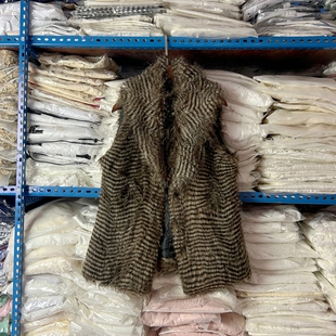 环保毛皮草无袖马甲外套女冬季叠穿保暖坎肩背心时尚马夹上衣条纹