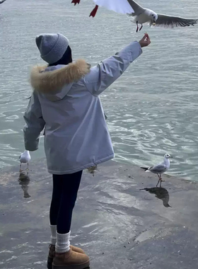 白鸭绒2025年新款蓝色工装派克羽绒服女中长款貉子毛大毛领冬装