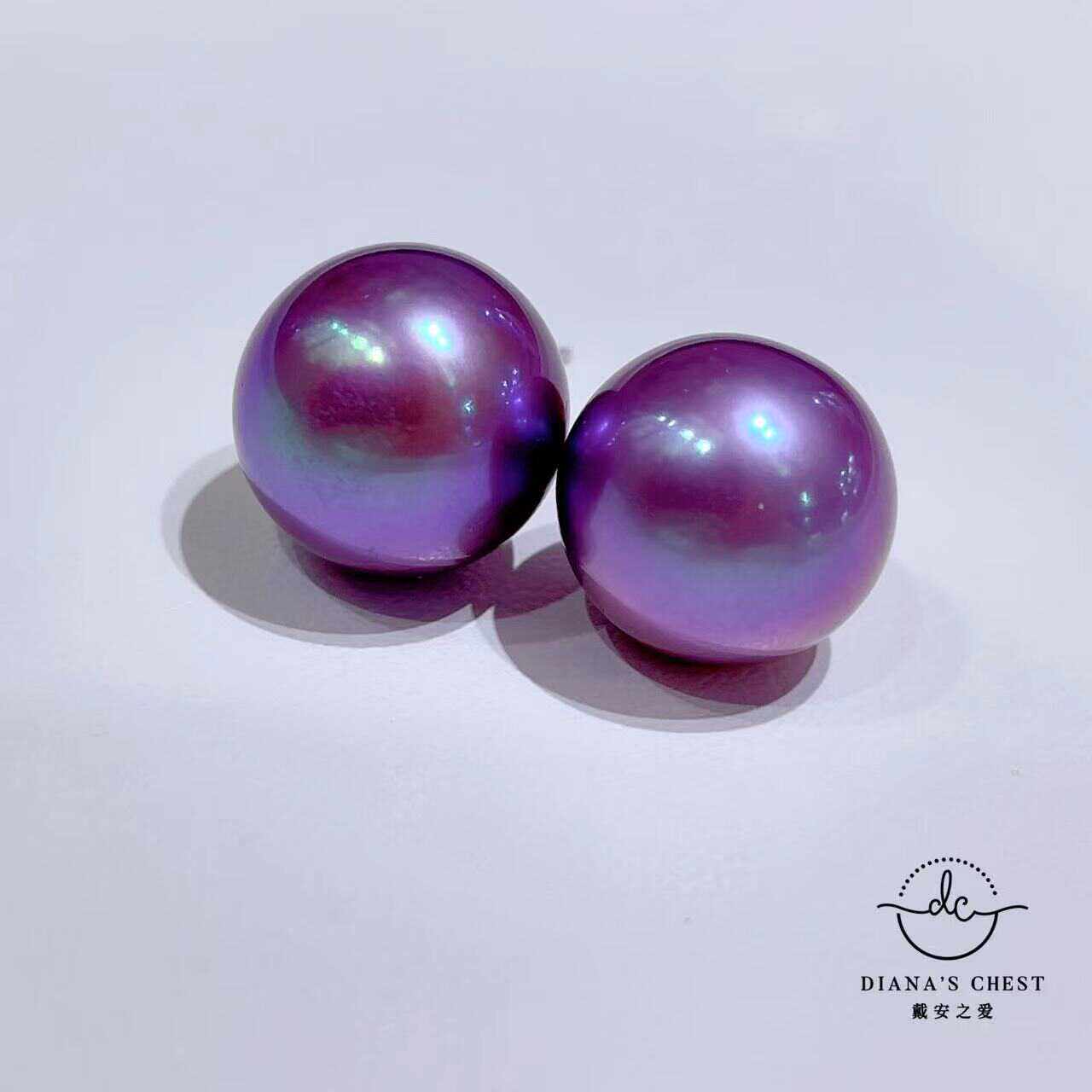 18k金紫色淡水珍珠耳钉正圆极强光13-14mm