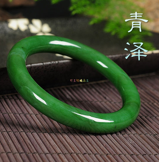 天然新疆和田玉碧玉女款老坑昆仑图片