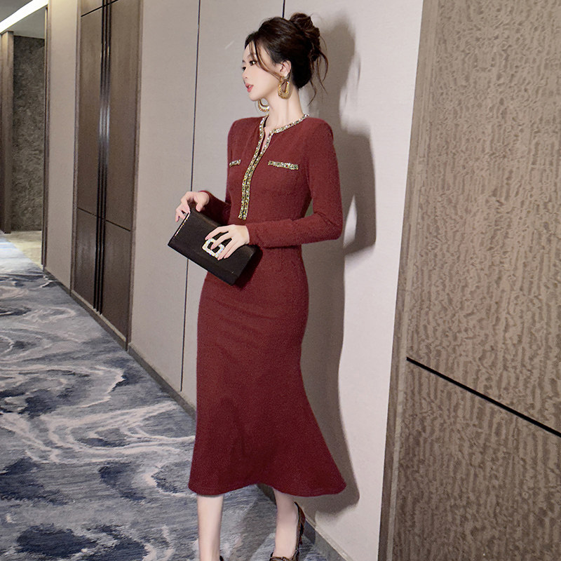 巨好看的早秋红色长袖连衣裙女法式轻奢高级感修身显瘦毛绒长裙子