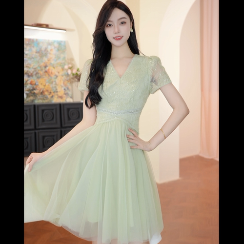 45677千金穿搭气深V收刺绣短裙小个子减龄蕾丝晕瘦蕾丝绿色连衣裙