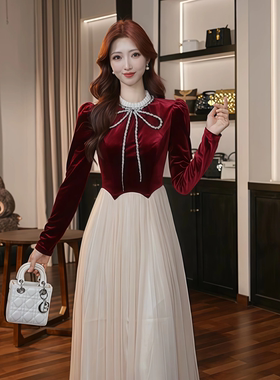 15629 秋冬设计师新款时尚木耳拼接丝绒蝴蝶结连衣裙新年轻奢战袍