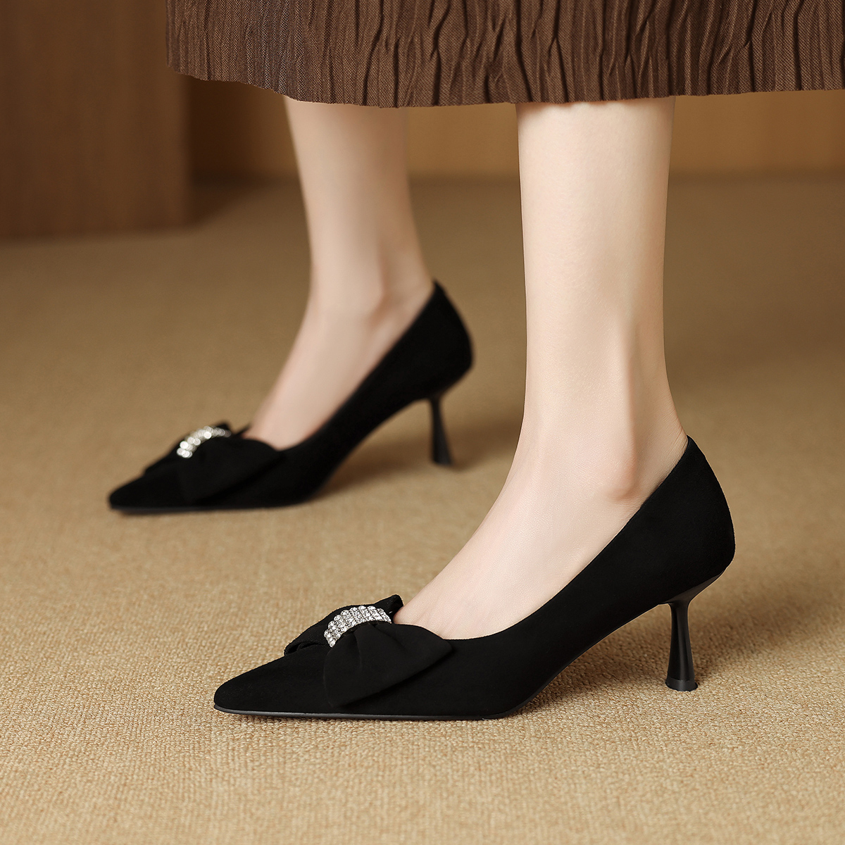 2025年新款法式高跟鞋女细跟气质尖头浅口蝴蝶结通勤时装单鞋女