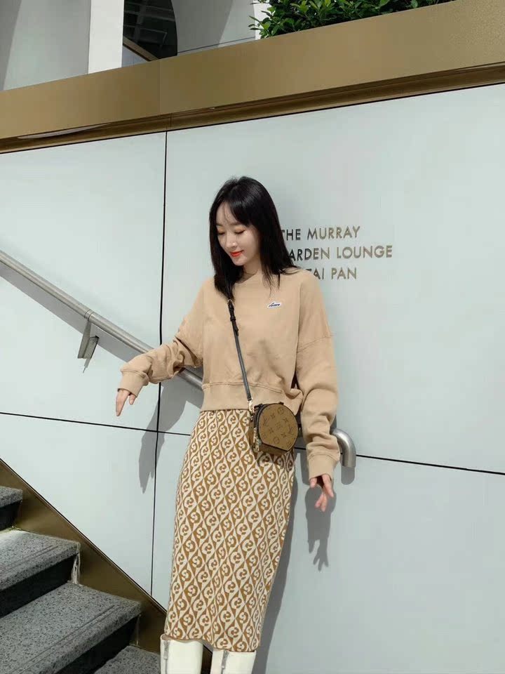 欧洲站JINSHANG锦裳2019年早秋新款长袖圆领小短款套头卫衣上衣女在类目 女装/女士精品, 卫衣/绒衫中 - 来自Buy2taobao.com提供专业的淘宝代购服务