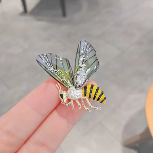 韩国时尚 大衣配饰 滴油蜜蜂胸针女2024新款 高级感设计胸花别针西装