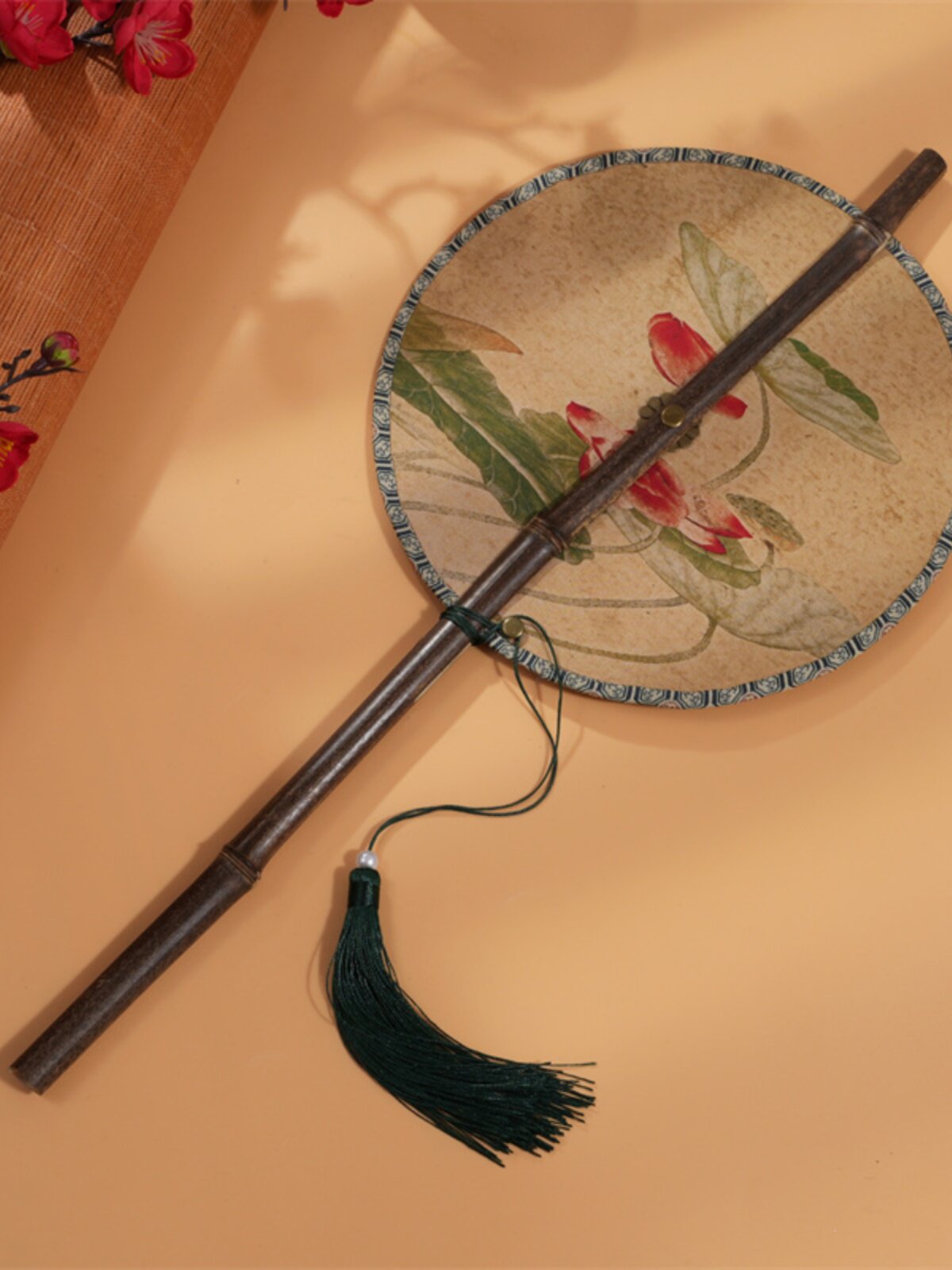 허리 팬은 말아서 접을 수 있습니다 둥근 팬 긴 손잡이 고대 스타일 여성 여름 고전 HANFU 치파오 댄스 회전 팬
