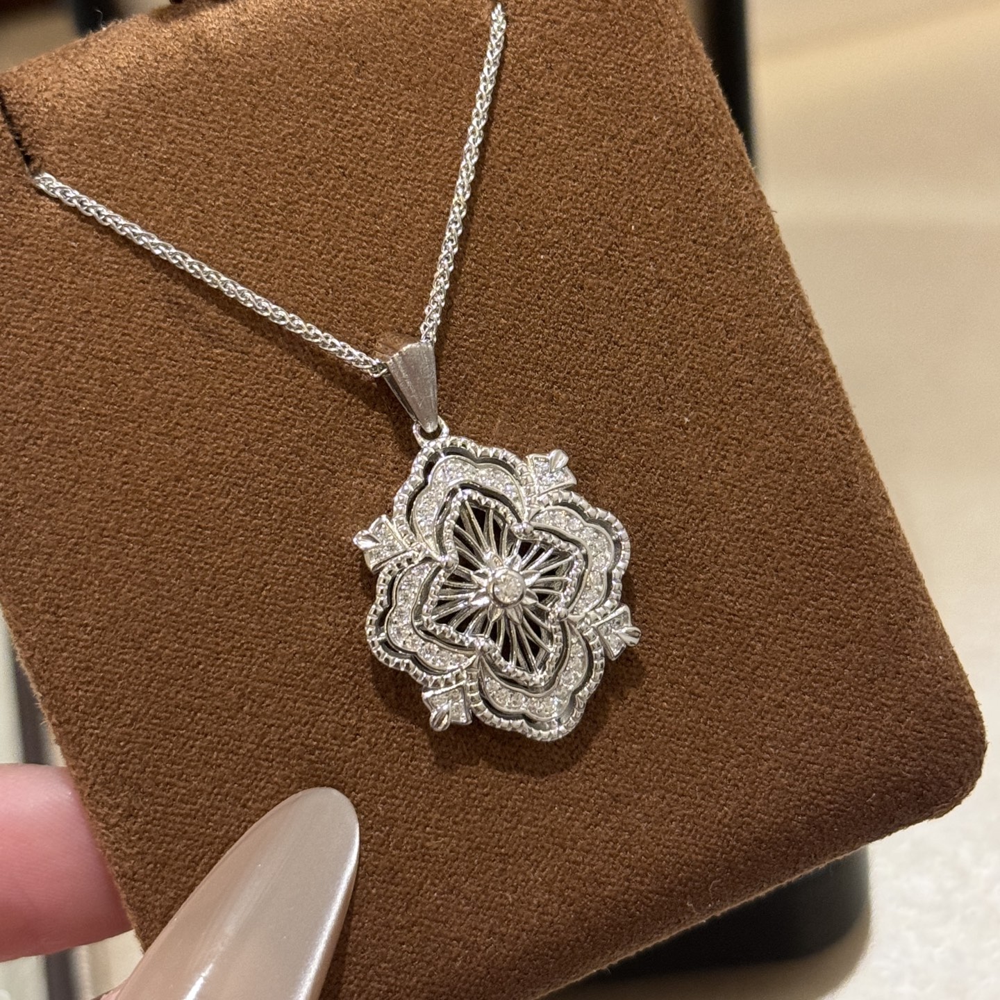 意大利工艺拉丝菱形繁花镶钻项链通体925纯银高级感布契风项链