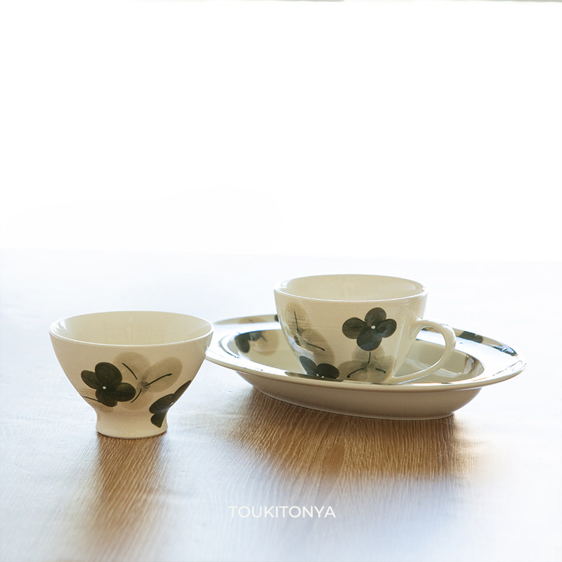 现货日本进口有田烧陶瓷手绘清新四叶草饭碗汤杯牛奶杯椭圆盘盘子