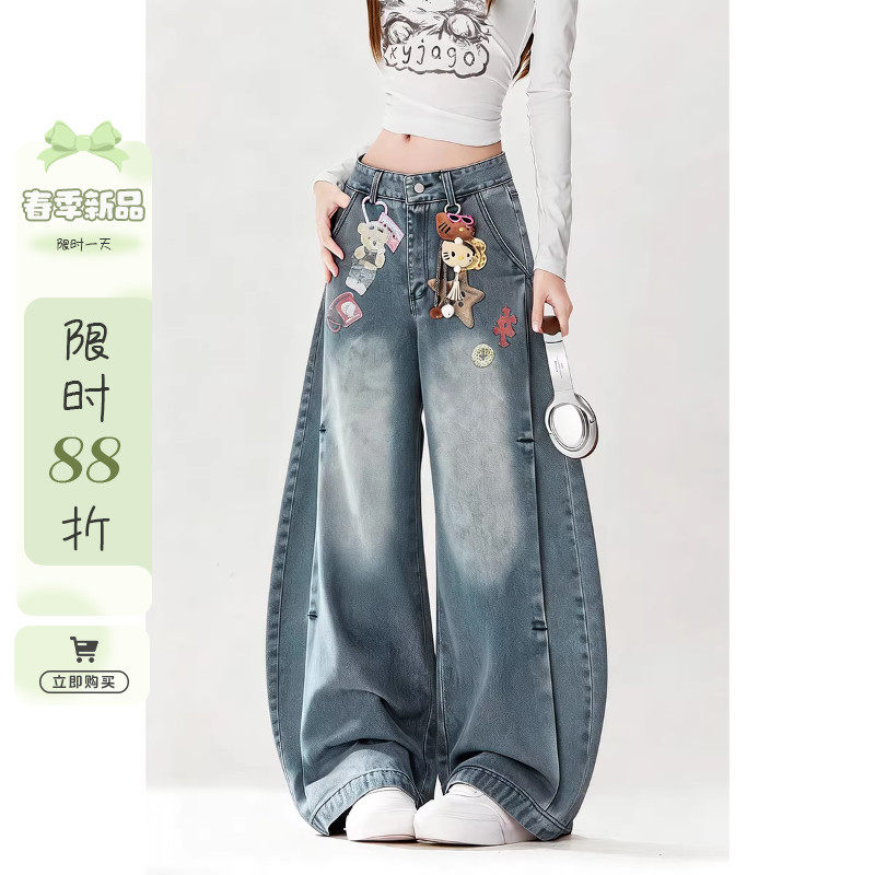 自然涩卡通小熊印花弯刀牛仔裤女2026春季新款宽松显瘦阔腿裤子冬