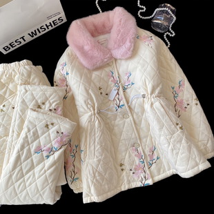 pink grape女士冬季三层夹棉娃娃领刺绣花卉保暖家居服套装可外穿