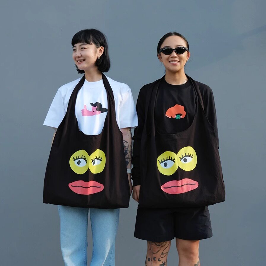 小巨场&nichinichi插画师轻薄百搭手提单肩包斜跨户外眼睛笑脸